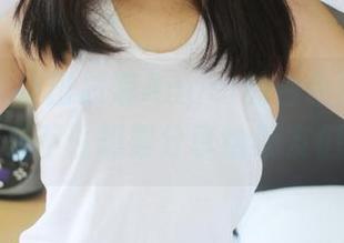 美媛馆 – 被田芯娜Angel的白色图包吸引，忍不住想要分享给朋友们！