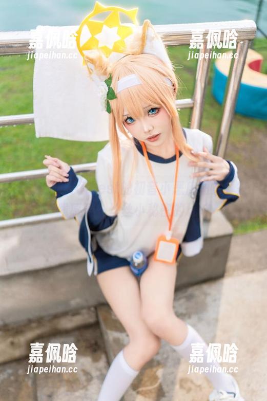 快来艾西Aiwest的初音小恶魔图集，在线感受一丝丝小秘密的玩味