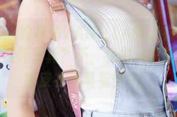 蜜桃社 – 韵莉娜VANILLA的皮衣写真没光照，反而更真？不，我们只是想看看她的皮衣究竟有多火！