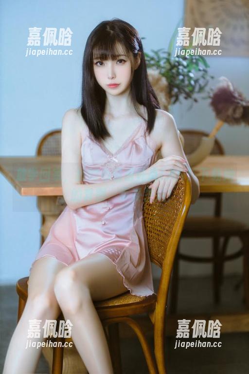 放学回家，我的心情很许岚LAN！下载她的套图，享受生活！