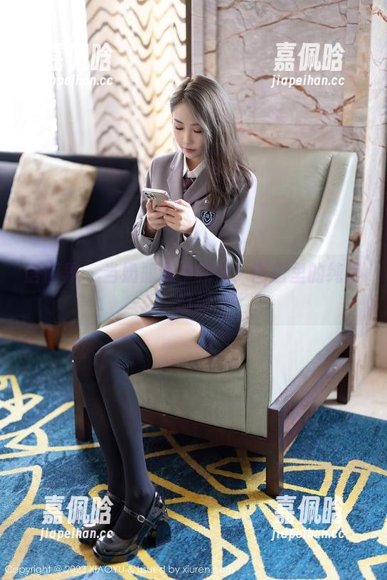 语画界-奶瓶 语画界 - 当奶瓶遇上纯白:图包里的纯净幻想