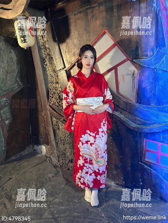 微密圈 - 慵懒夏日的诱惑：轩子巨2兔泳衣写真，光影之间的臆想