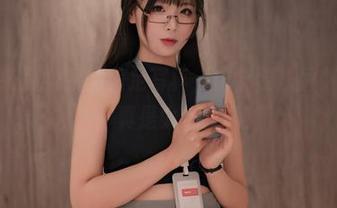 哇塞！轩萧学姐的美足写真，仿佛要从屏幕里走出来，真是太迷人了！