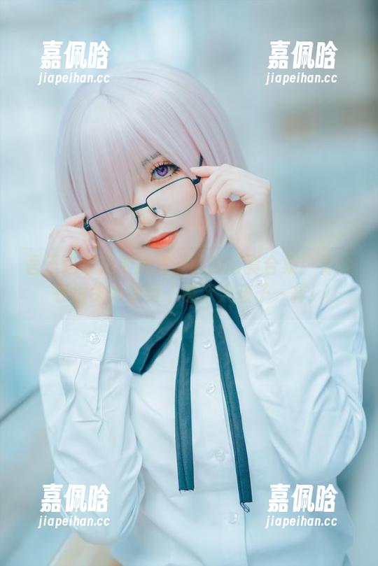 吾王这个泡泡就是逊啦的写真合集：看她在镜头前变身，像个大孩子一样！