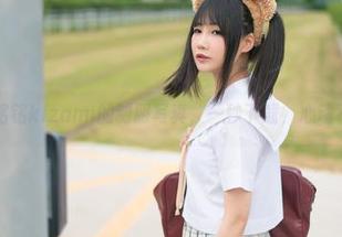 网红铭铭kizami的制服写真，一秒下载，心动不停！
