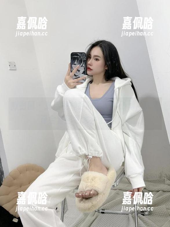 微密圈 - 刺激视神经的黑胶格子裙，陈佩奇全套图包太会上头了！